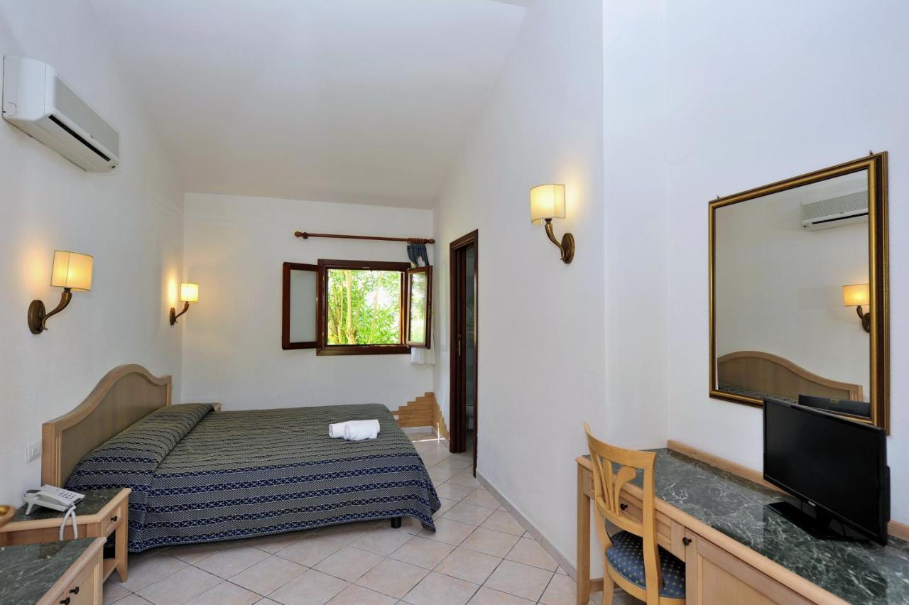 Hotel Cala Mirto Budoni Exterior photo