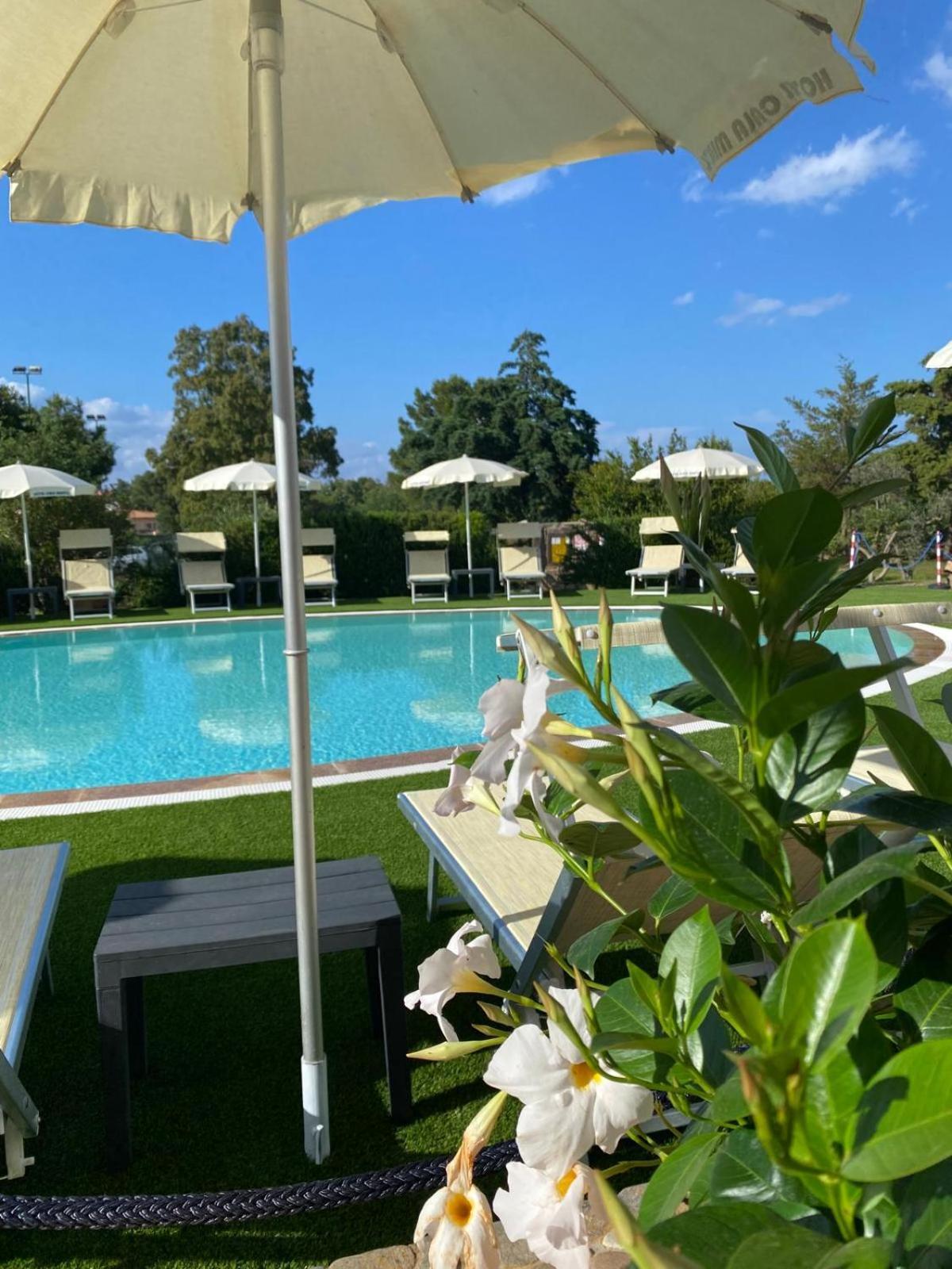 Hotel Cala Mirto Budoni Exterior photo